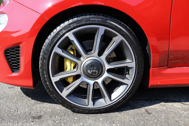 Fiat 695 Abarth 1.4 T-Jet 180 Turismo
