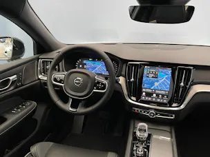 VOLVO V60 2.0 B4 Ultra Dark