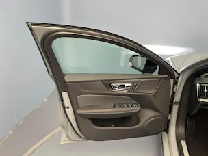 VOLVO V60 2.0 B4 Ultra Dark