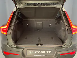 VOLVO XC40 2.0 B3 MH Plus Dark