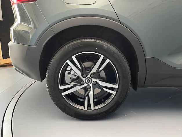 Volvo XC40 2.0 B3 MH Plus Dark