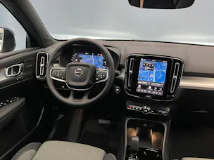 VOLVO XC40 2.0 B3 MH Plus Dark