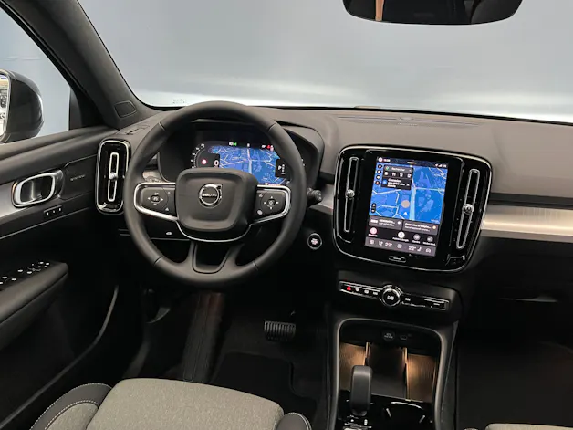 Volvo XC40 2.0 B3 MH Plus Dark
