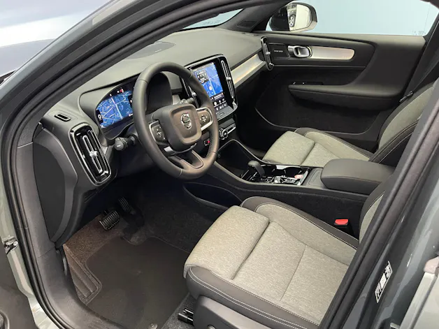 Volvo XC40 2.0 B3 MH Plus Dark