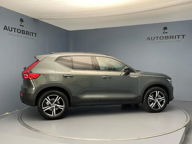 Volvo XC40 2.0 B3 MH Plus Dark