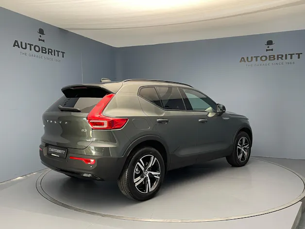 Volvo XC40 2.0 B3 MH Plus Dark