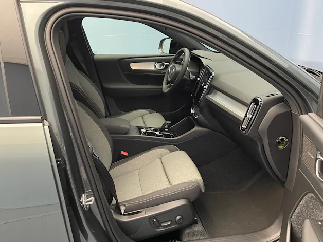 Volvo XC40 2.0 B3 MH Plus Dark
