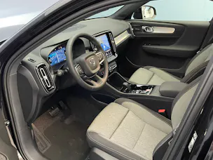 VOLVO XC40 2.0 B3 MH Plus Dark