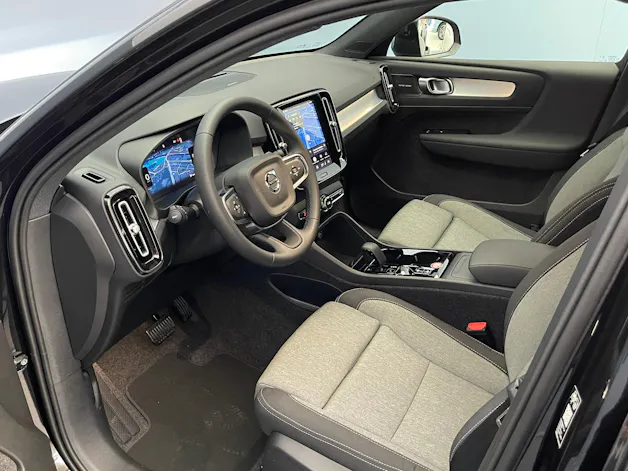 Volvo XC40 2.0 B3 MH Plus Dark