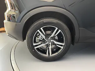 VOLVO XC40 2.0 B3 MH Plus Dark