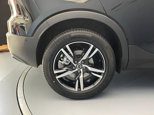 Volvo XC40 2.0 B3 MH Plus Dark