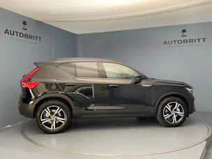 VOLVO XC40 2.0 B3 MH Plus Dark