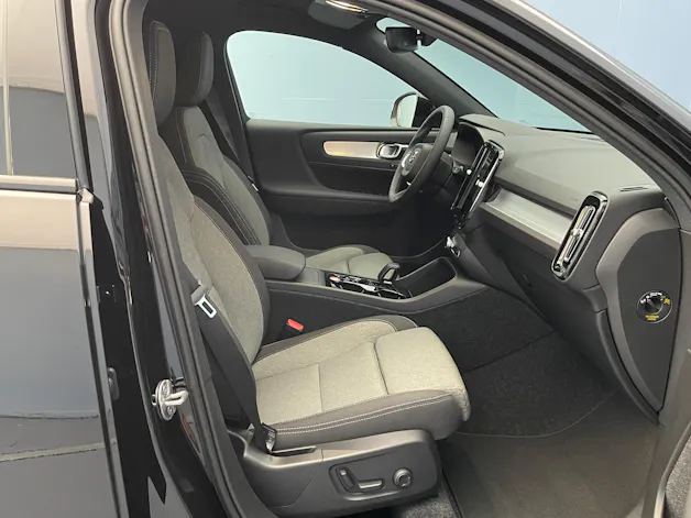 Volvo XC40 2.0 B3 MH Plus Dark