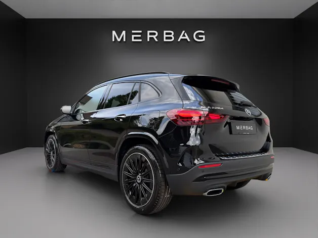 MERCEDES-BENZ GLA 220d 4Matic 8G-DCT