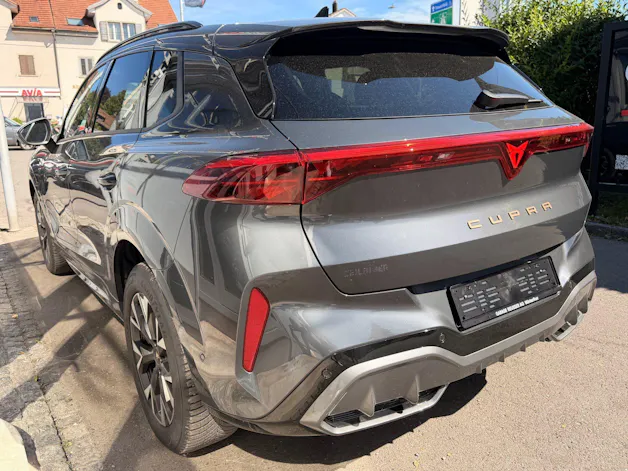 Cupra Terramar 1.5 e-Hybrid 204 PS *** ANHÄNGERKUPPLUNG & PANORAMADACH ***