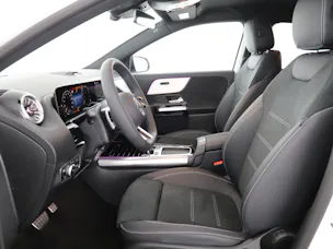 MERCEDES-BENZ GLA 200 Night Star 7G-D