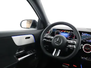 MERCEDES-BENZ GLA 200 Night Star 7G-D