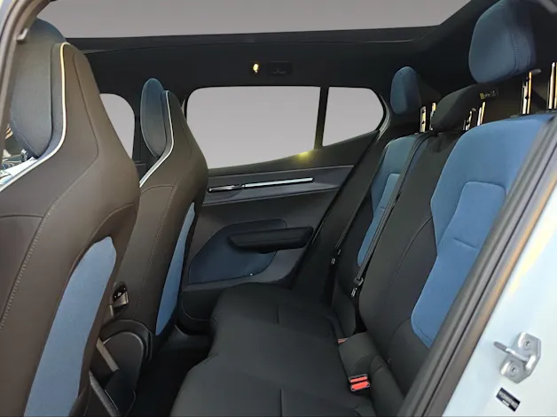 VOLVO EX30 P8 69 kWh AWD Black Edition