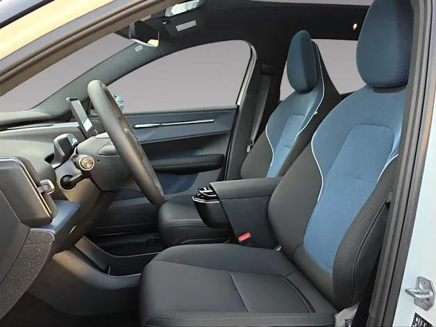 VOLVO EX30 P8 69 kWh AWD Black Edition