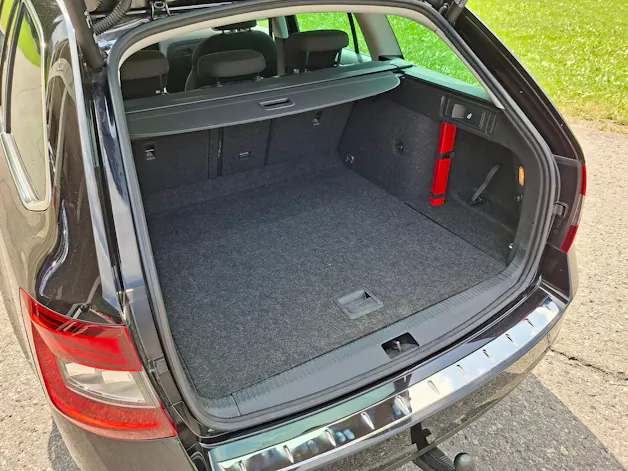 Škoda Octavia Combi 2.0 TSI Style 4x4 DSG *8-fach bereift+Anhängerkupplung*