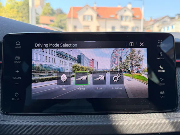 Škoda Kamiq 1.5 TSI MONTE CARLO *** 5 JAHRE SKODA WERKSGARANTIE ***
