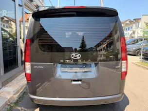 Hyundai STARIA AMPLIA 2.2 CRDI 4WD *** 8 PLÄTZER MIT TOPAUSSTATTUNG UND 5 JAHREN WERKSGARANTIE ***