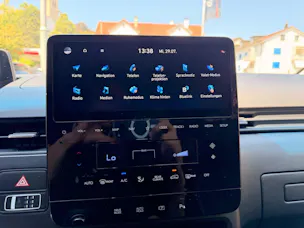 Hyundai STARIA AMPLIA 2.2 CRDI 4WD *** 8 PLÄTZER MIT TOPAUSSTATTUNG UND 5 JAHREN WERKSGARANTIE ***
