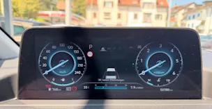 Hyundai STARIA AMPLIA 2.2 CRDI 4WD *** 8 PLÄTZER MIT TOPAUSSTATTUNG UND 5 JAHREN WERKSGARANTIE ***