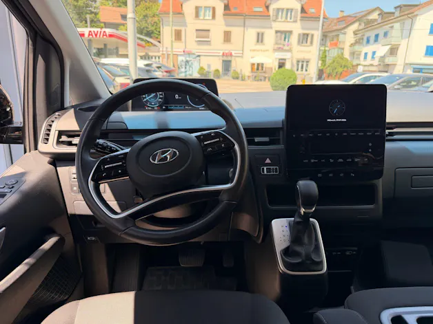 Hyundai STARIA AMPLIA 2.2 CRDI 4WD *** 8 PLÄTZER MIT TOPAUSSTATTUNG UND 5 JAHREN WERKSGARANTIE ***