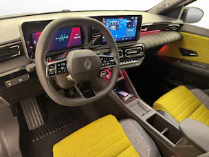 RENAULT R5 E-Tech Comfort Range iconic