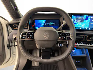 RENAULT R4 E-Tech Comfort Range plein