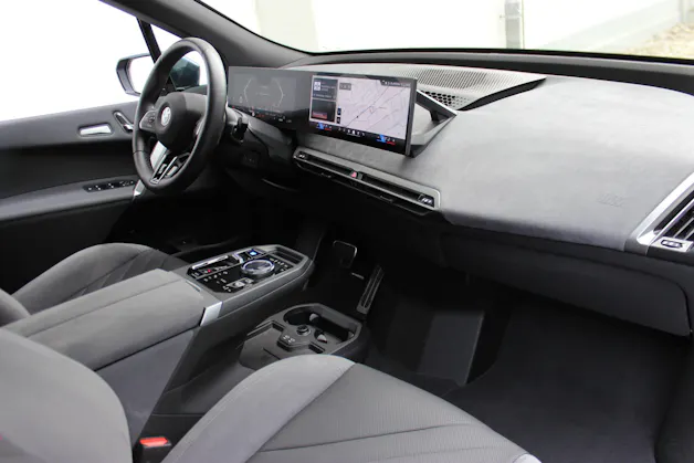 BMW iX xDrive60 M Sport Pro Arctic Race Blue *0.9%-LEASINGAKTION* OHNE Anzahlung CHF 700.-/Monat, 15'000 km/Jahr