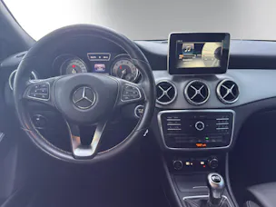 MERCEDES-BENZ CLA 180 Urban