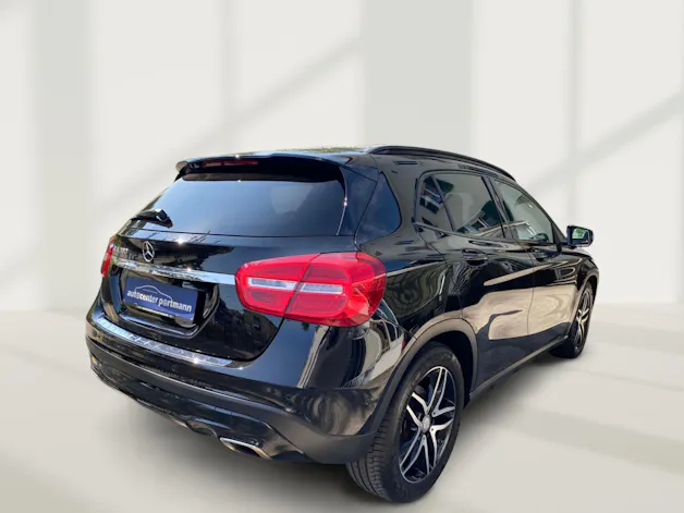 MERCEDES-BENZ GLA 200 Night Star 7G-DCT
