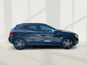 MERCEDES-BENZ GLA 200 Night Star 7G-DCT