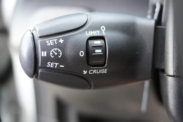 Peugeot Partner 1.2 Pure Tech s/s Premium 650kg 3-PLÄTZER!!!