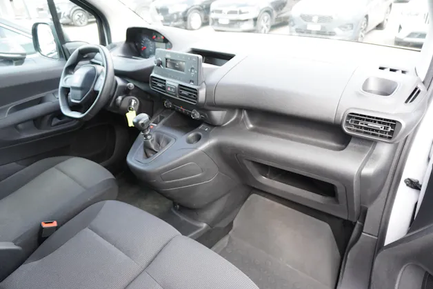 Peugeot Partner 1.2 Pure Tech s/s Premium 650kg 3-PLÄTZER!!!