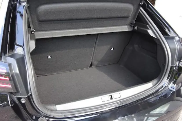 Peugeot 208 1.2 MHEV 110 GT