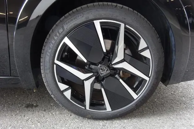 Peugeot 208 1.2 MHEV 110 GT