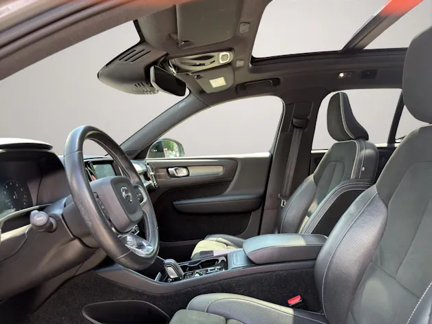 VOLVO XC40 2.0 T4 R-Design AWD