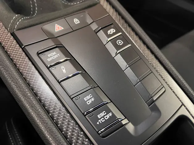 PORSCHE 718 Cayman GT4 RS