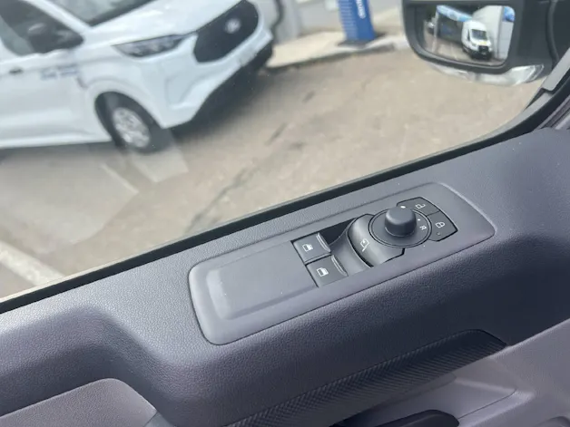 Ford Transit C Van 320 L1 2.5 Duratec 233 Trend PHEV