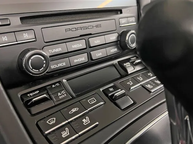Porsche 911 Carrera 4 GTS Cabriolet