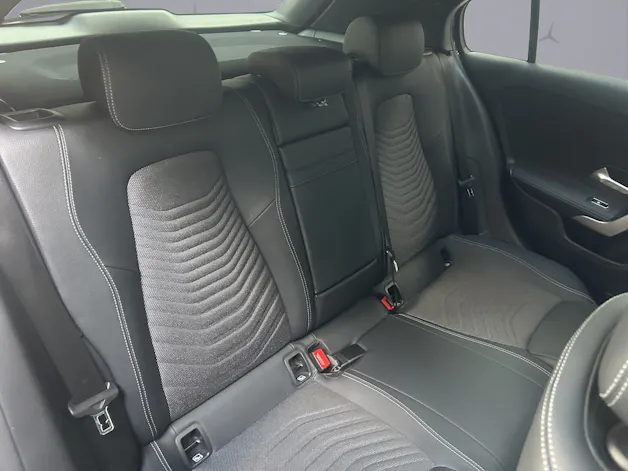 MERCEDES-BENZ A 180 Progressive