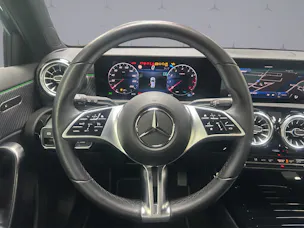 MERCEDES-BENZ A 180 Progressive