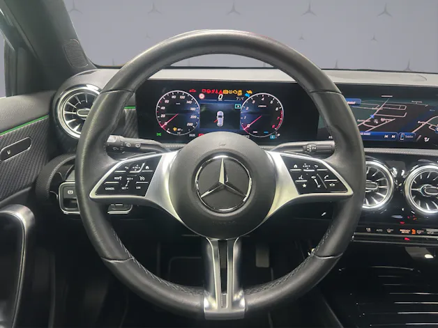 MERCEDES-BENZ A 180 Progressive