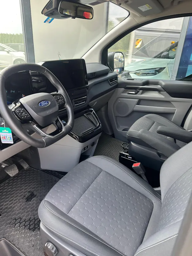 FORD Tourneo Custom 320 L1 2.0 EcoBlue 170 Titanium