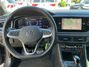 VW Taigo 1.5 TSI R-Line *** BLACK STYLE DESIGN MIT ANHÄNGERKUPPLUNG ***