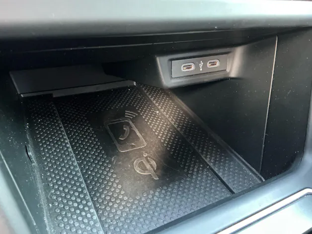 VW Taigo 1.5 TSI R-Line *** BLACK STYLE DESIGN MIT ANHÄNGERKUPPLUNG ***