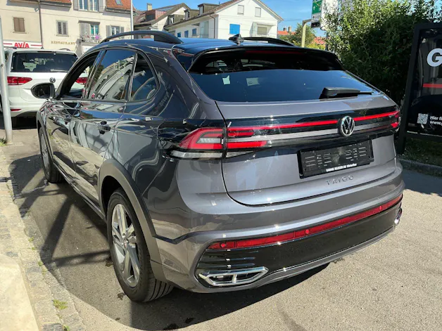 VW Taigo 1.5 TSI R-Line *** BLACK STYLE DESIGN MIT ANHÄNGERKUPPLUNG ***